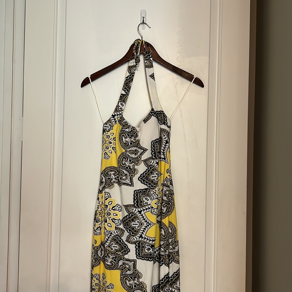Cache drees - Picture 2 of 3
